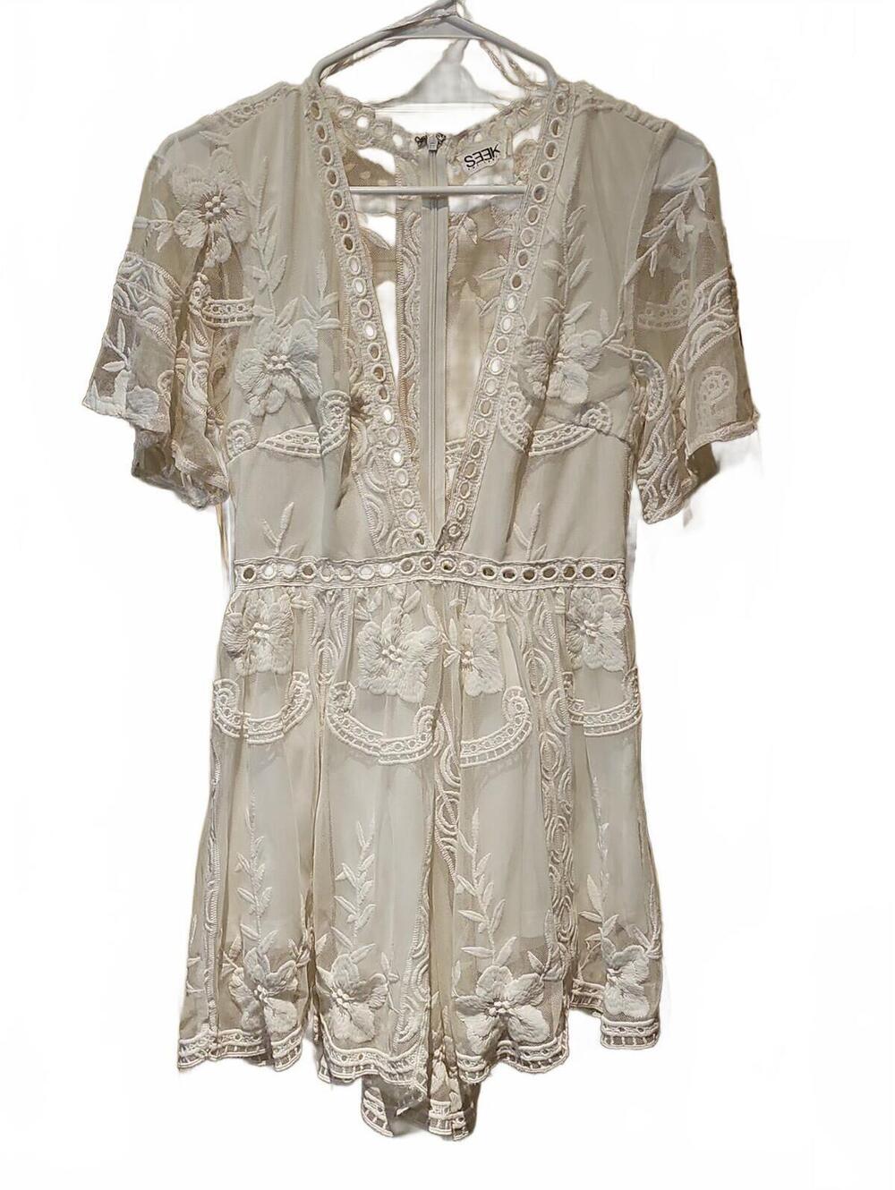 SEEK The Label White Lace Floral Short Sleeve V-Neck Romper Size S